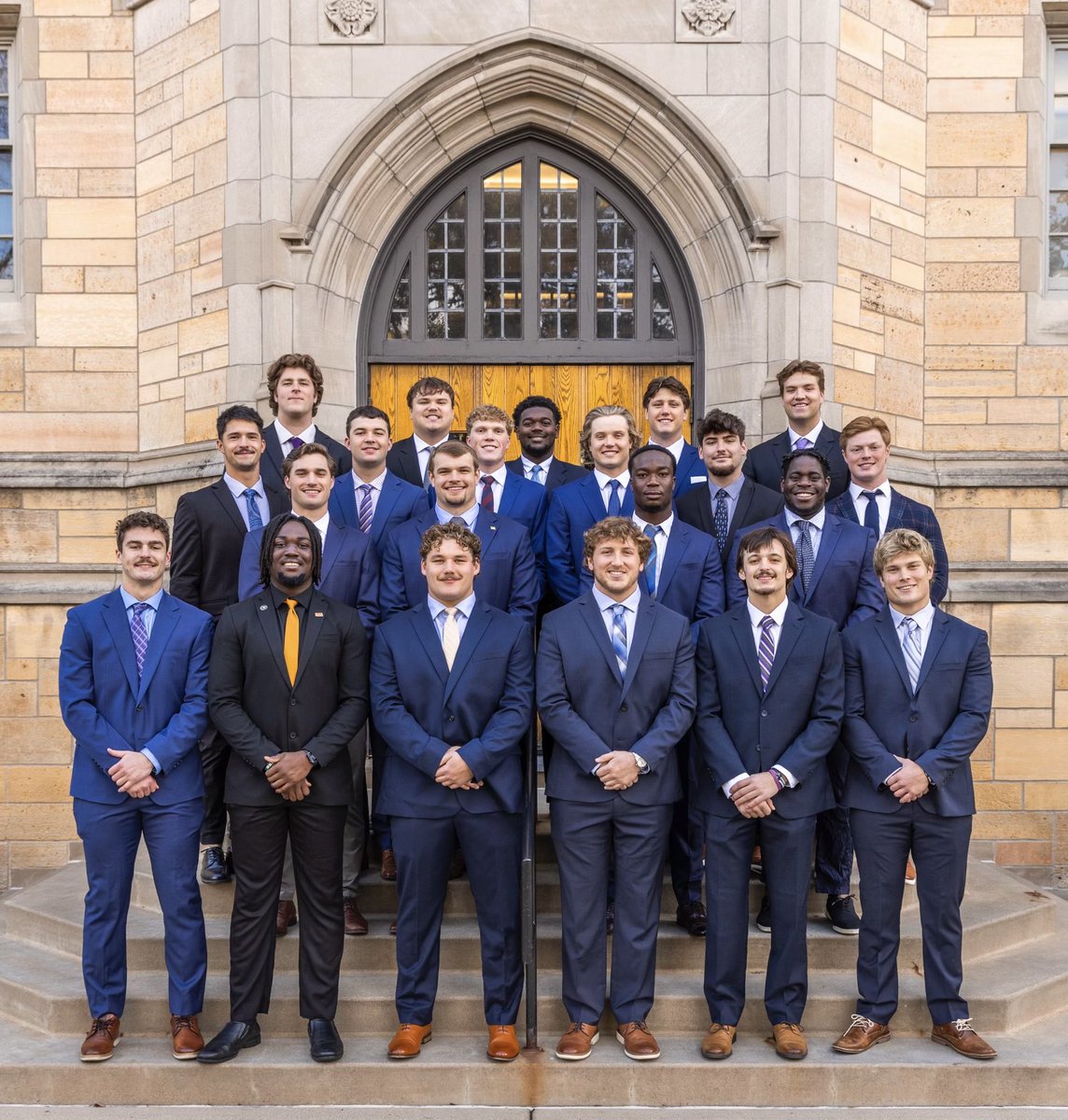 Defense ☑️
Offense ✅
Sp. Tms ✔️
Senior Day Win 💟
Pride &amp; Passion  🎯
Love These Guys w/ All Our Hearts!

#Faith • #Family • #Football 🟣⚪️⚫️