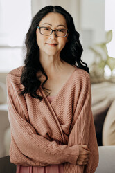 faceinbooks's tweet photo. Author/illustrator Sharon Fujimoto-Johnson joins us Sat., Nov. 30 from noon-1 to celebrate The Mochi Makers, her beautiful picture book about family,  tradition–and mochi! Bring your little ones for a special storytime and mochi treats! @sharonffj @SCBWINorthCal @simonschuster https://t.co/nz1lv1Zjqi