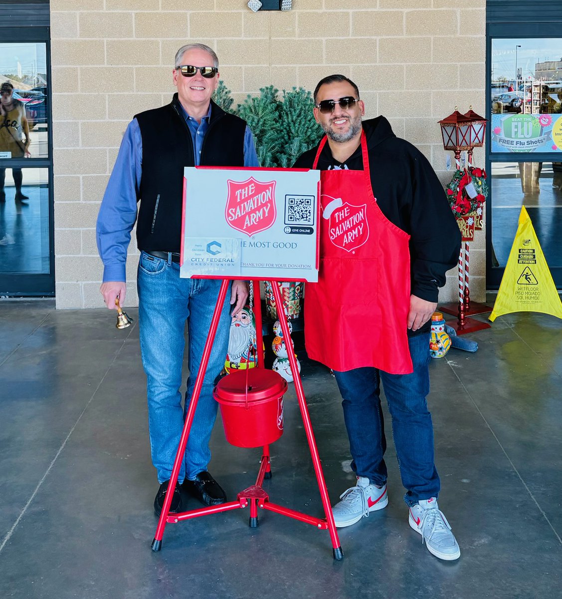 AAF_Amarillo's tweet photo. AAF Amarillo members showed up and suited up in support of raising funds for The Salvation Army today at the new Amarillo United Market Street. #TheSalvationArmy #GivingBackTogether #caringforothers https://t.co/wLyjlQls8Z