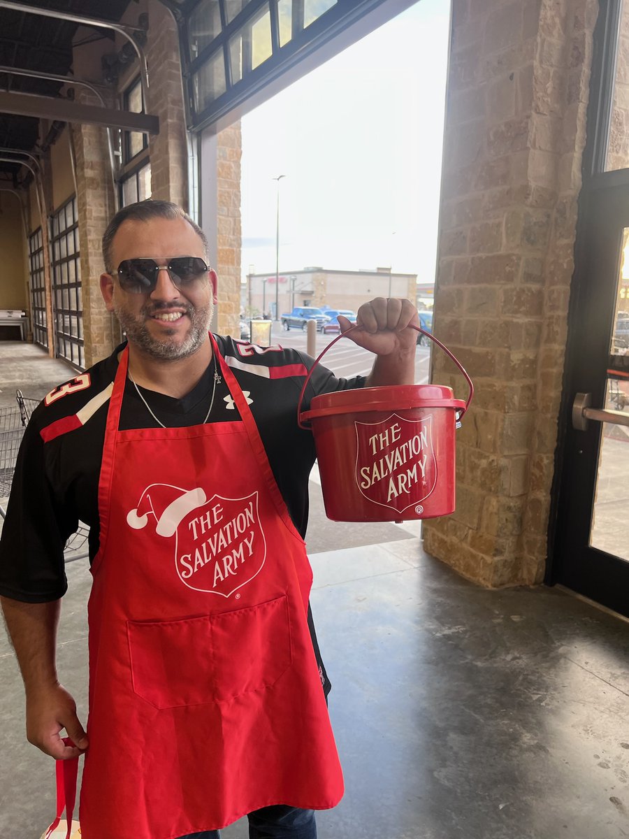 AAF_Amarillo's tweet photo. AAF Amarillo members showed up and suited up in support of raising funds for The Salvation Army today at the new Amarillo United Market Street. #TheSalvationArmy #GivingBackTogether #caringforothers https://t.co/wLyjlQls8Z