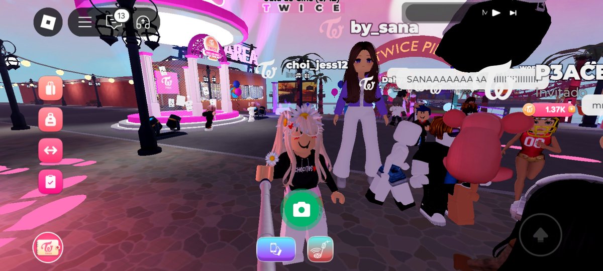 YesicaRendon10's tweet image. Las fotos que me alcanze a tomar con las TWICE on Roblox Meet &amp;amp; Greet😊😅
#twiceonroblox 💕