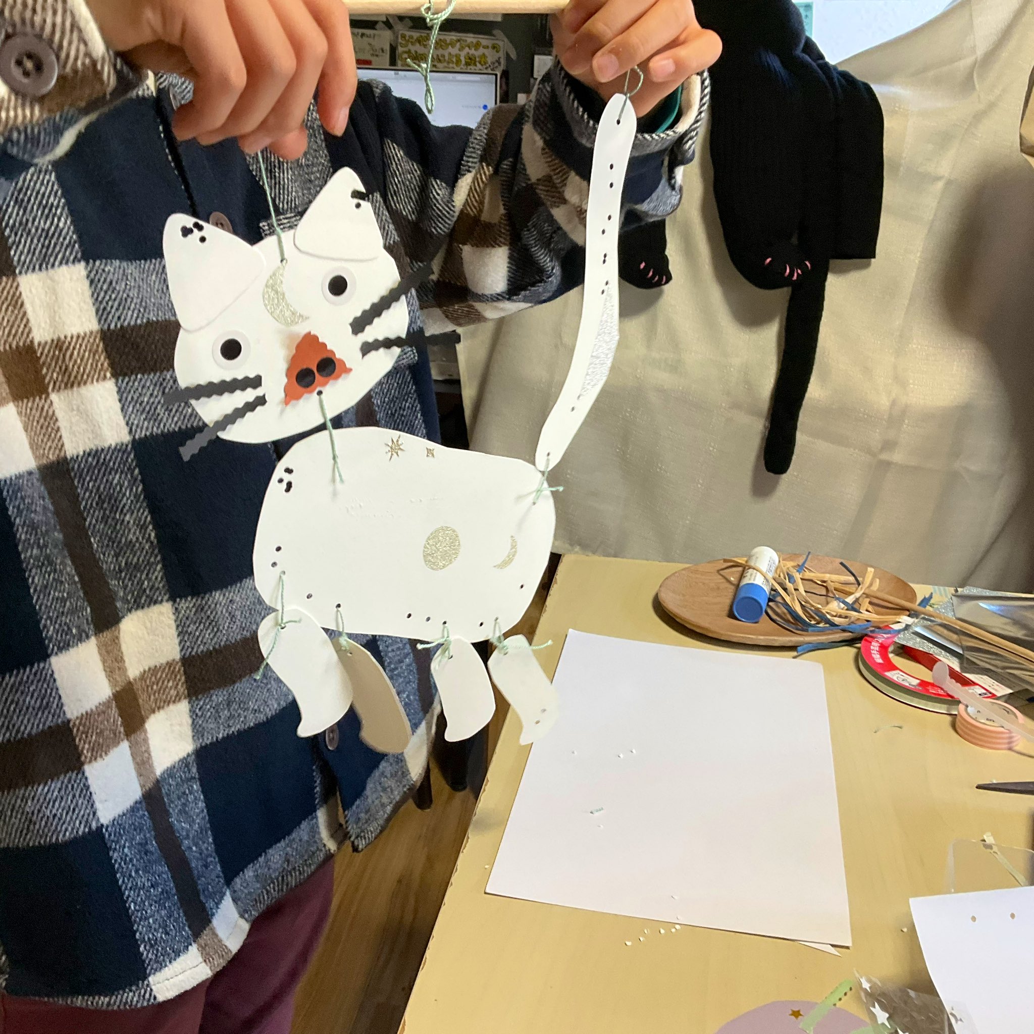 ヘレンド うさぎ 置物 ハート(緑色の鱗模様)を抱く兎 フィギュ ヘレンド うさぎ 置物 ハート(緑色の鱗模様)を抱く兎 フィギュ