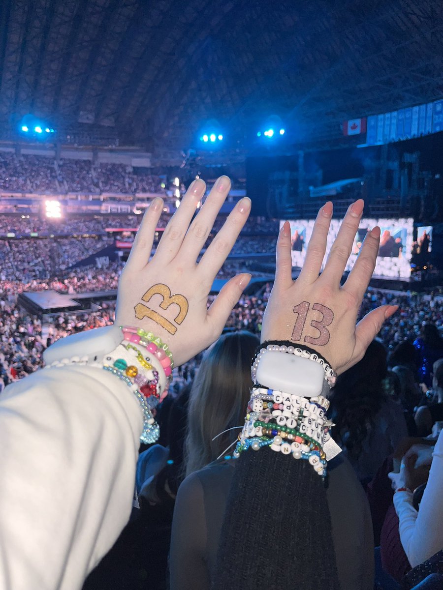 folklorefrogs's tweet image. “Raise your hand if you’re ecstatic to be at #TorontoTSTheErasTour “