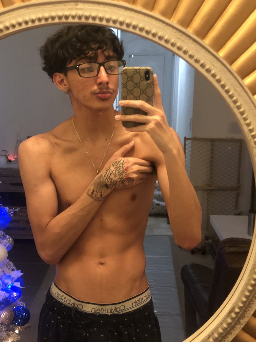 Trapstarr_E's tweet photo. When I’m gone for little while just know I’m still making content for y’all😌🙈#Latino #skinny #teenager #glasses #Nsfw #Nsfwacc #nsfwmutuals #nsfwtwt #Horny #snapchat #sneakylink #NNN #LA #IE https://t.co/4TDnVvhtJk