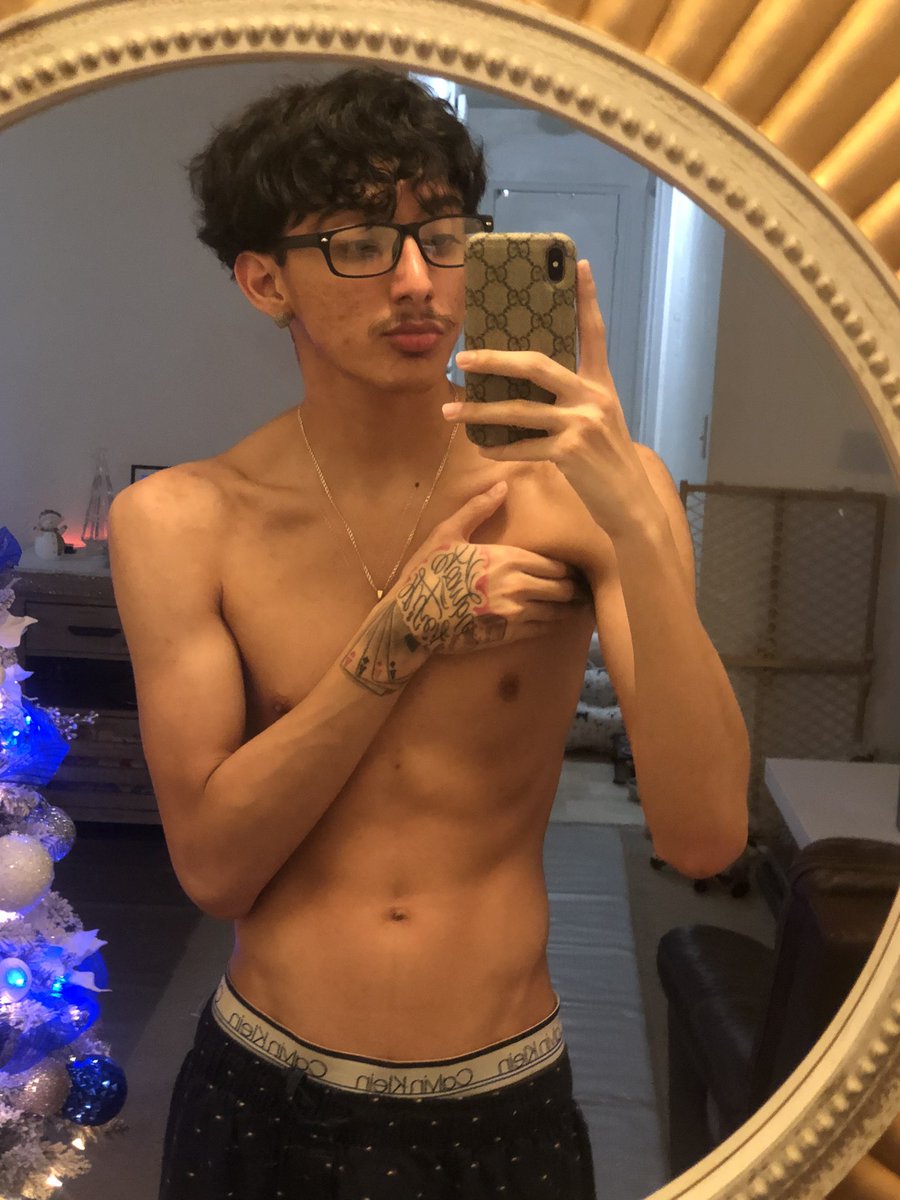 Trapstarr_E's tweet photo. When I’m gone for little while just know I’m still making content for y’all😌🙈#Latino #skinny #teenager #glasses #Nsfw #Nsfwacc #nsfwmutuals #nsfwtwt #Horny #snapchat #sneakylink #NNN #LA #IE https://t.co/4TDnVvhtJk