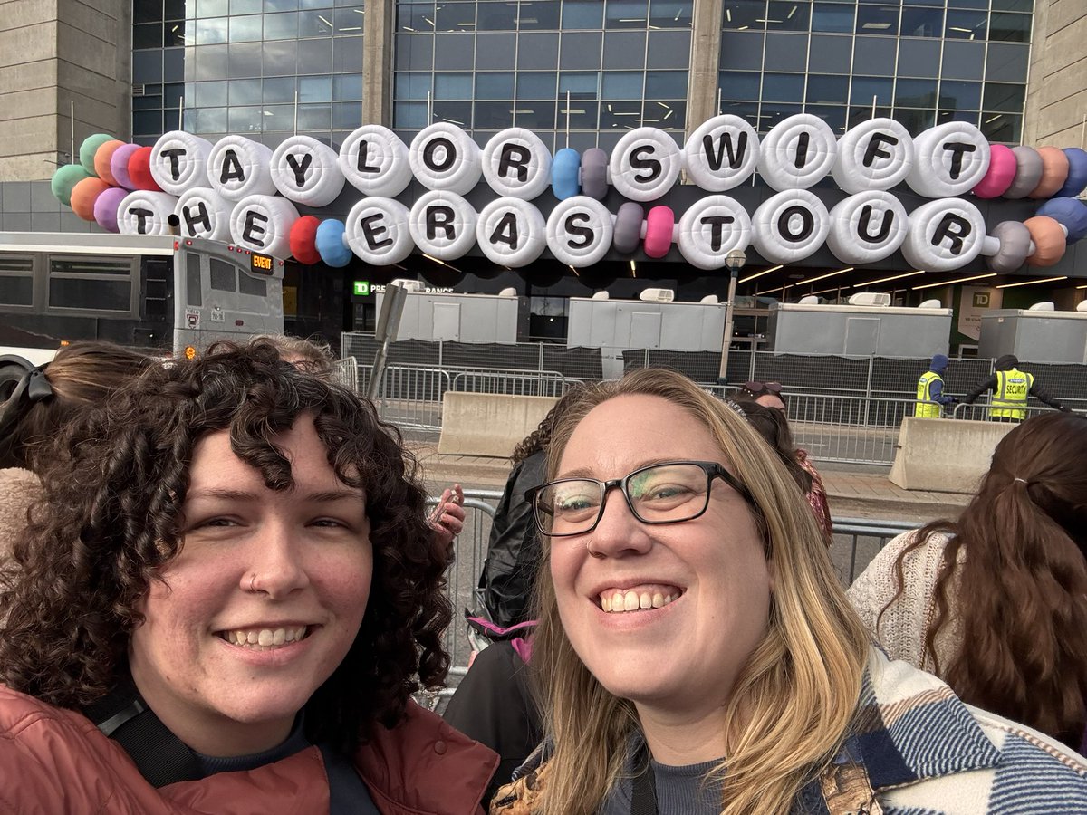 bigrep87's tweet image. No tickets. Just vibes. Hung out and passed out as many bracelets as we could.