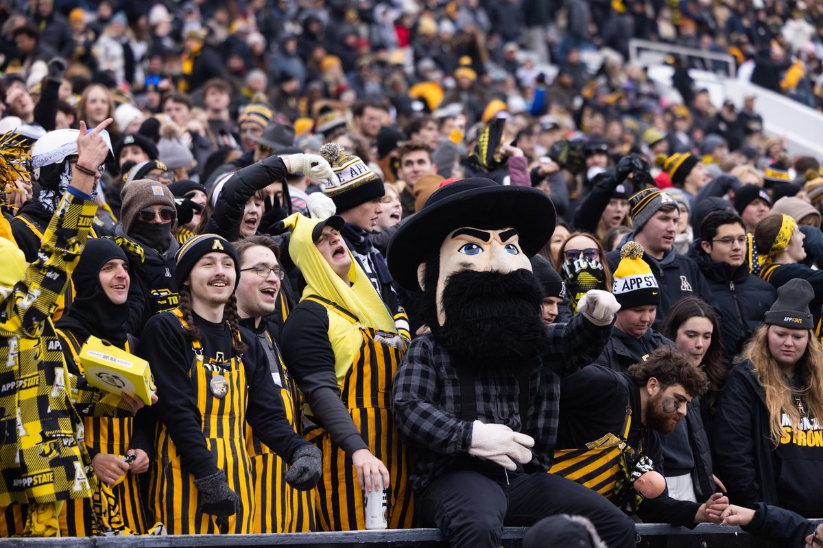 appstate's tweet photo. Love you to Boone and back (x 3,333), Mountaineers! #AppStateisHome https://t.co/z0NB8jlY7I