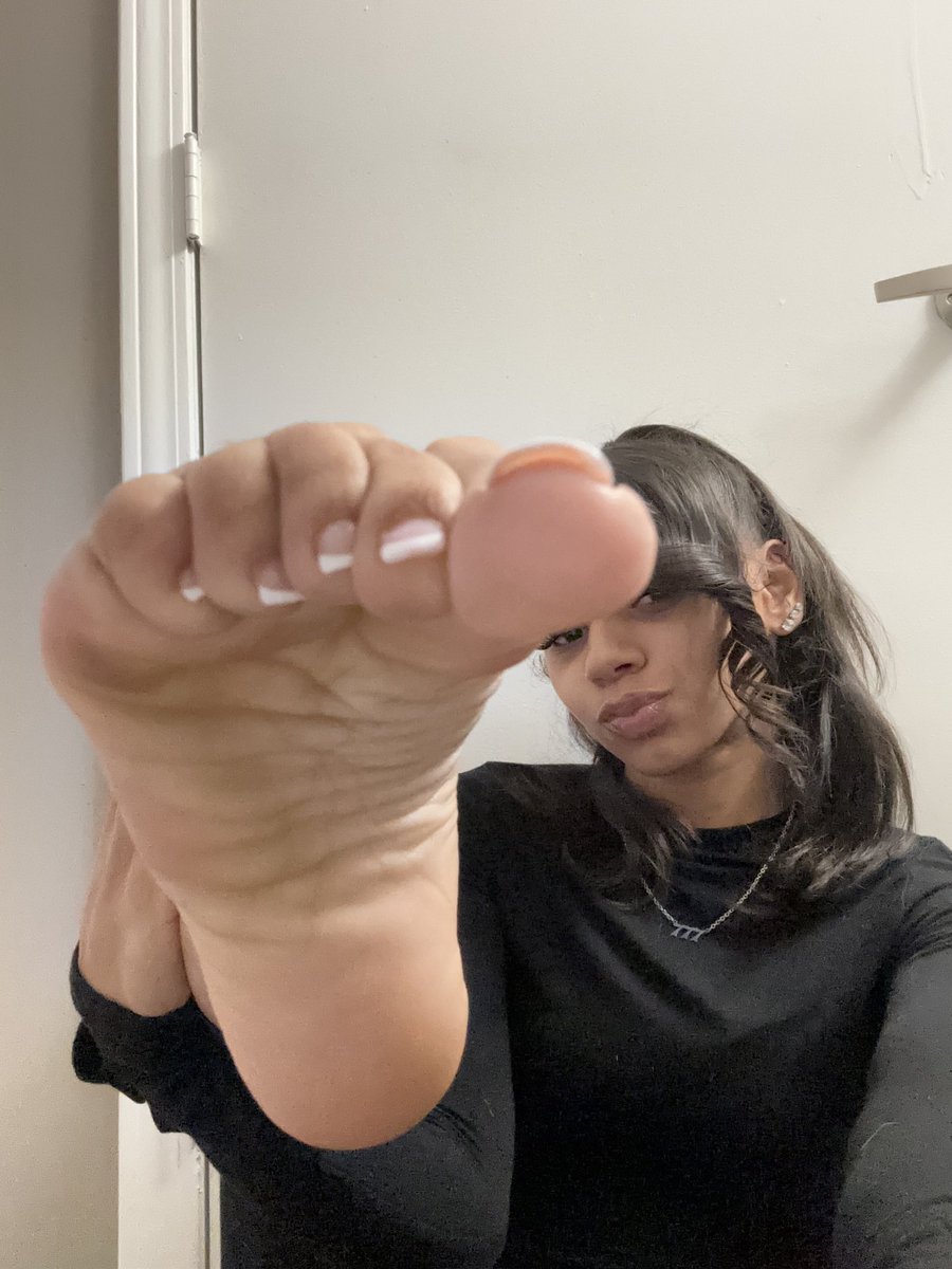 cecesimpss's tweet photo. @FeetFinder https://t.co/KUciYFFTTy https://t.co/SV7nj0dhV4