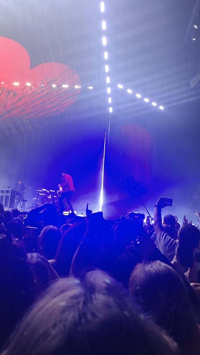 brane_S's tweet image. AFTER 6 YEARS! 

STANDING IN THE HALL OF FAME ONCE AGAIN! 

A bittersweet night, filled with emotion and incredible music. Thank you, @thescript, for sharing your talent once again, and honoring Mark's memory. 

#SatellitesTour #O2Arena #FreedomChildTourMemories
#thescript