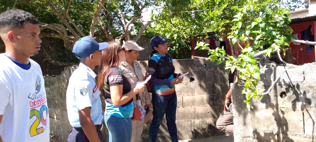 MisinRobinson's tweet photo. El día de hoy Misión Robinson participo en la charla sobre el cuidado de los arboles y la recolección de semillas en la Parroquia Imataca del Municipio Casacoima junto al MINEC Misión Árbol y los Guarda parques https://t.co/gZuTB6tk82