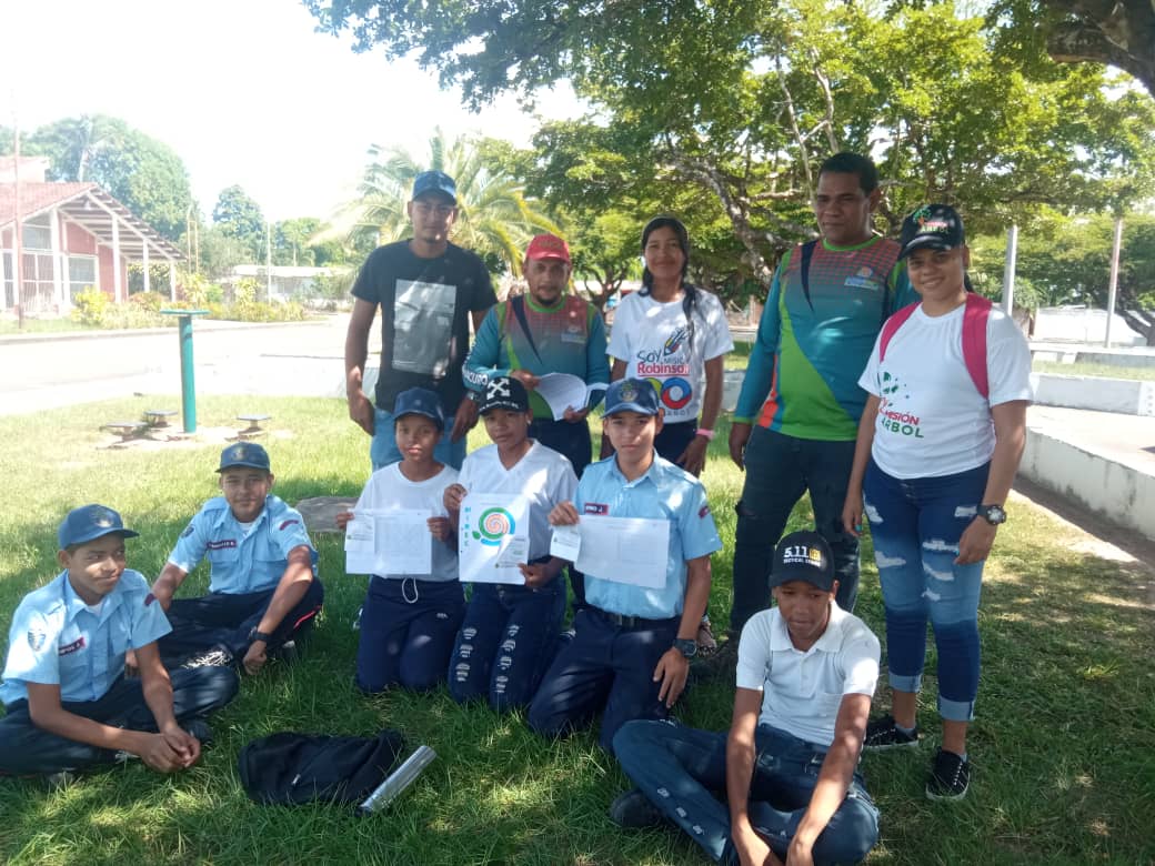 MisinRobinson's tweet photo. El día de hoy Misión Robinson participo en la charla sobre el cuidado de los arboles y la recolección de semillas en la Parroquia Imataca del Municipio Casacoima junto al MINEC Misión Árbol y los Guarda parques https://t.co/gZuTB6tk82