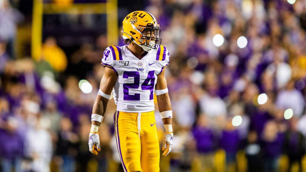 GeauxTigers7189's tweet photo. The best uniforms in the sport and we only wear them like every other game. BS!!! https://t.co/JaMxWZz5wn