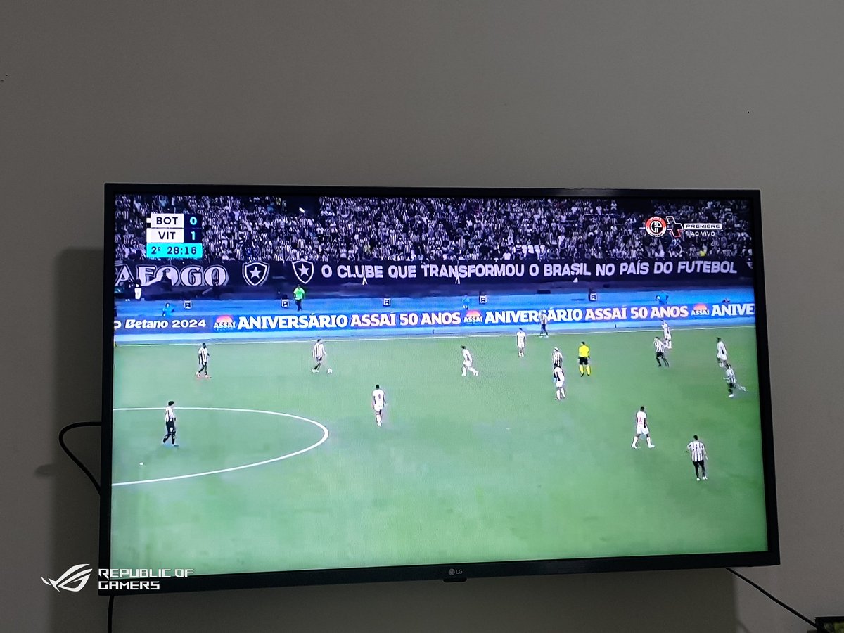 Assistindo o jogo com meu Filho Luiz Paulo e confiante no leão.

#charlanopremiere