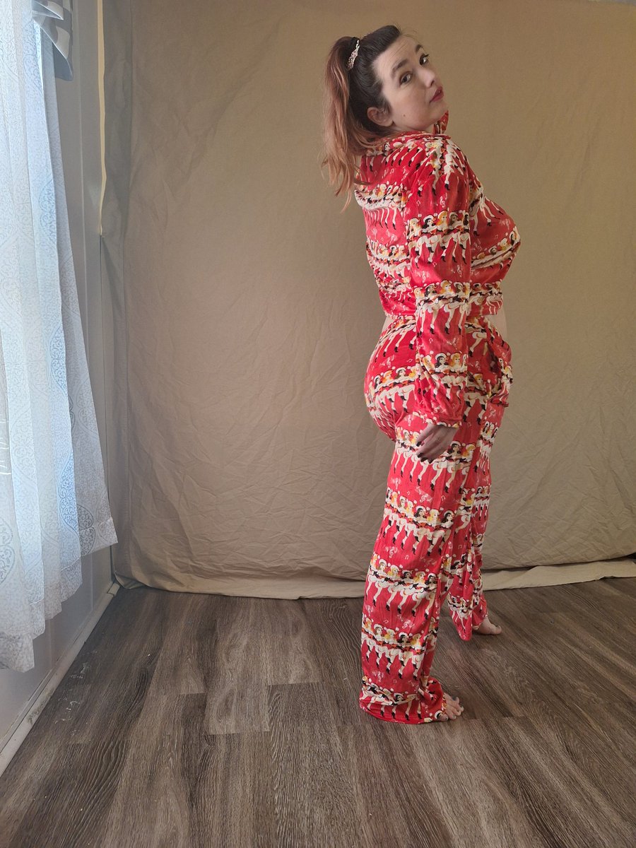 AngelBlueRose97's tweet photo. Got new outfits for my content. You know what to do. 😘 https://t.co/UFW4LFbEWp