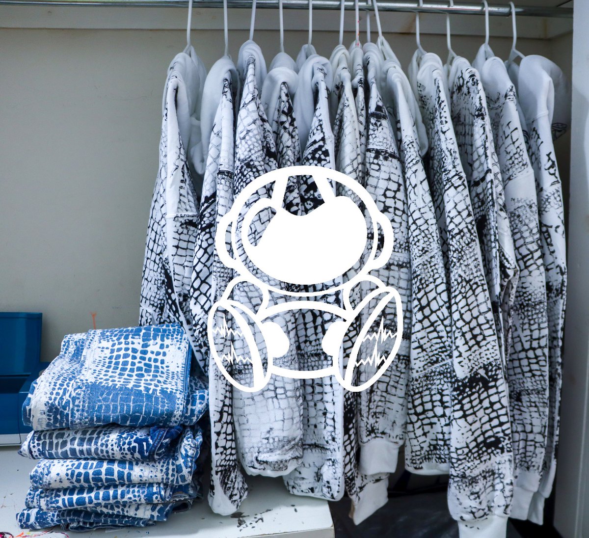 astroancient's tweet image. We hiss, we don’t miss, wear your scales until you fly,  how do you think birds came to exist🐍🪶💕⚠️