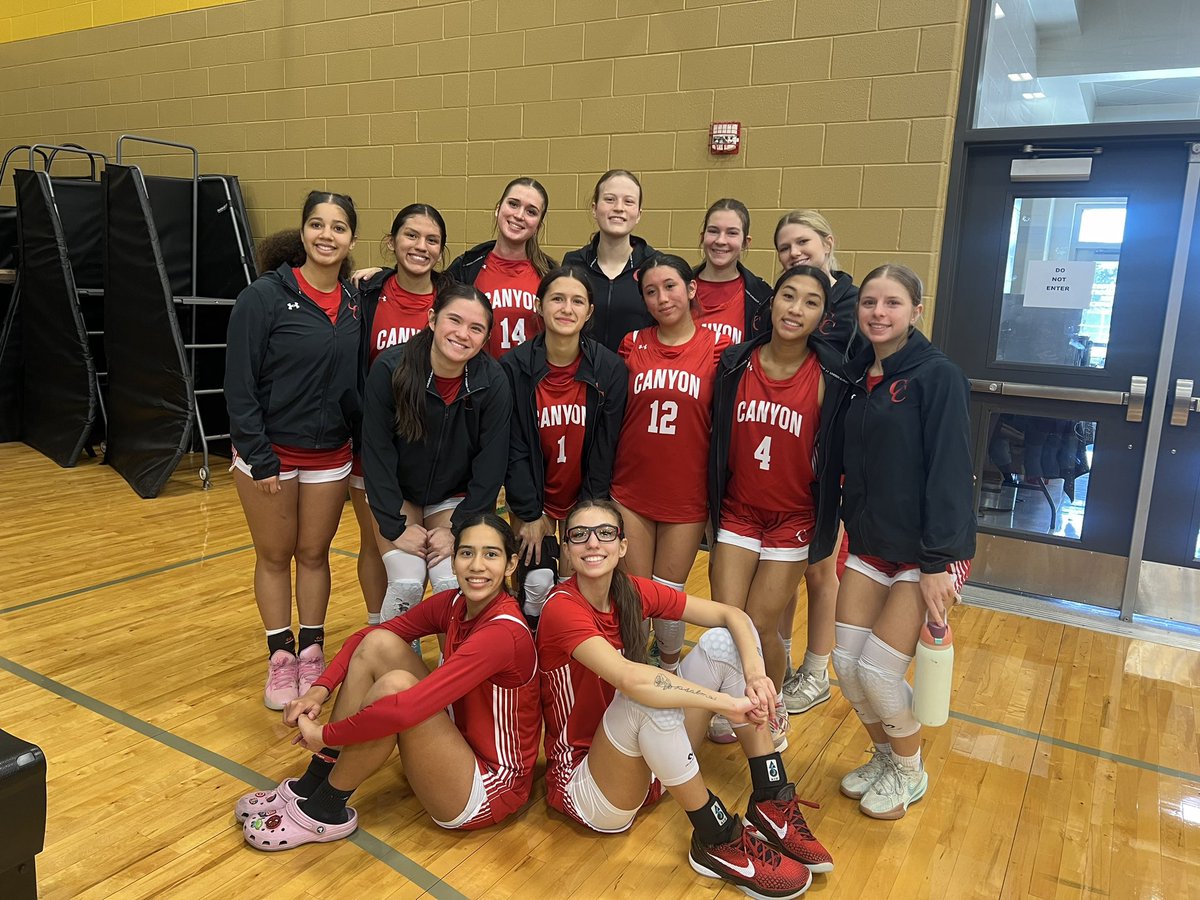 Cougarettebball's tweet image. Ending the tournament 3-2 with a 68-18 win over Kennedy this morning. And a big congrats to our #3 Carlee Sturm for being named the All-Tournament player🏀❤️ #DefyTheOdds