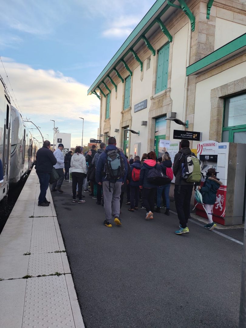 Engagé pour un #transport durable <a href="/TERNouvelleAQ/">SNCF Voyageurs TER NOUVELLE-AQUITAINE</a> accompagne  l'USEP pour favoriser la mobilité de 1000 jeunes participants au #CrossDeGujan. 
Une initiative qui privilégie la mobilité durable et accessible pour tous.
Agir pour une société en mouvement solidaire et durable.