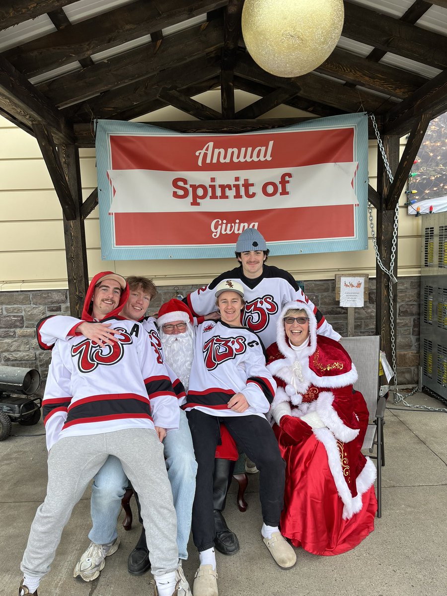 The <a href="/Kemptville73s/">Kemptville 73's</a> helping out the community at the Day of Giving in support of the Kemptville Salvation Army and House of Lazarus. <a href="/TheCCHL/">The CCHL</a>