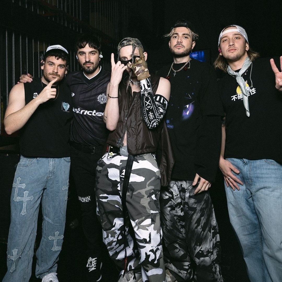 random pictures, videos and gifs of chase atlantic to make your day better; a comforting thread ❤️‍🩹