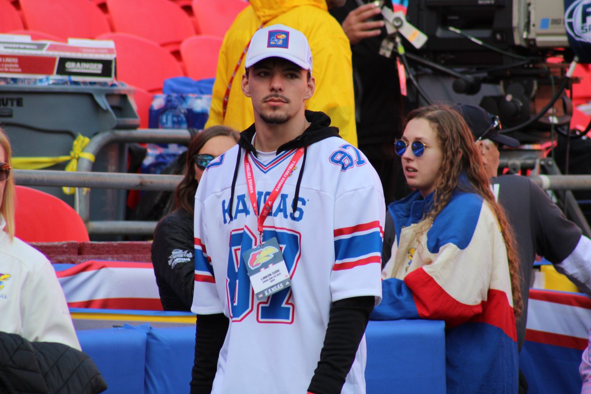 MSwain247's tweet image. Five-star tight end Linkon Cure is at Arrowhead for the second time this season. #KUfball

Profile: 247sports.com/player/linkon-…