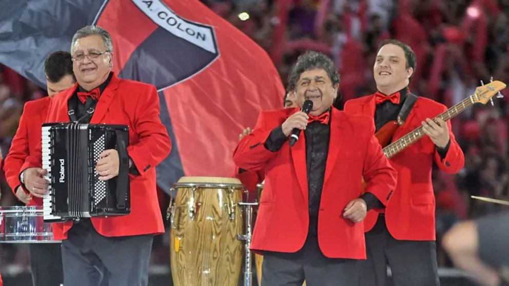 NMormandi's tweet photo. Pasan los años, las finales, los cantantes y nadie los igualará.
¡Los Palmeras hicieron historia!🙌
#CopaSudamericana #Final https://t.co/zS8xzfAQ5i