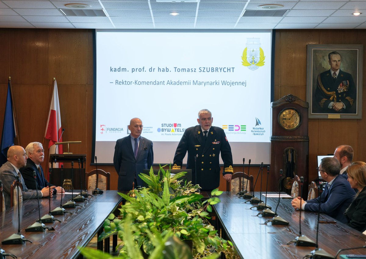 StudiumObywatel's tweet photo. „In mare via tua”. Rozpoczynamy kolejny semestr na kierunku MBA Dyplomacja wspólnie z nowym partnerem, @Akademia_MW ⚓️ Dziękujemy za ciepłe przyjęcie w ten mroźny dzień – wspólnie powitaliśmy nowych słuchaczy. https://t.co/w51fSuTNYP