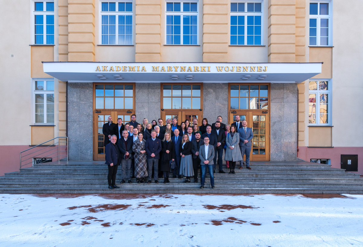 StudiumObywatel's tweet photo. „In mare via tua”. Rozpoczynamy kolejny semestr na kierunku MBA Dyplomacja wspólnie z nowym partnerem, @Akademia_MW ⚓️ Dziękujemy za ciepłe przyjęcie w ten mroźny dzień – wspólnie powitaliśmy nowych słuchaczy. https://t.co/w51fSuTNYP