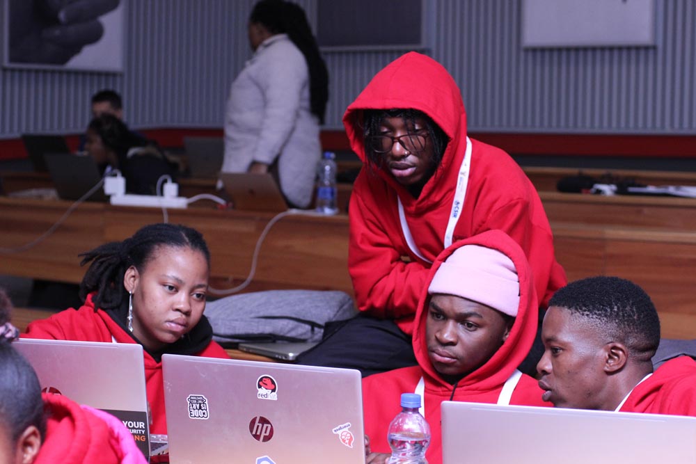 chpc_scc's tweet image. 🔀 Meet the Parallel Pioneers from Sol Plaatje University, trailblazing new paths with innovation and teamwork! 🖥️

Keep an eye out for our poll to vote for them as your fan favourite!    

#chpc_scc #iamhpc #HPC