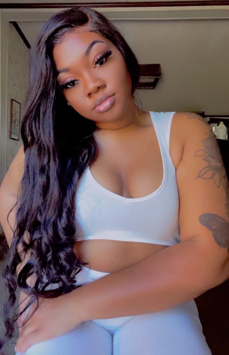ElisaDuke's tweet photo. Never been the type to beg 😼,
Imma get all your attention 💕. https://t.co/I99xUs416N