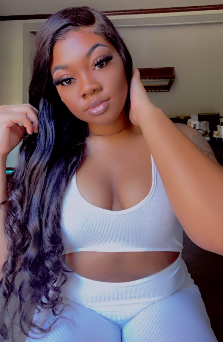 ElisaDuke's tweet photo. Never been the type to beg 😼,
Imma get all your attention 💕. https://t.co/I99xUs416N