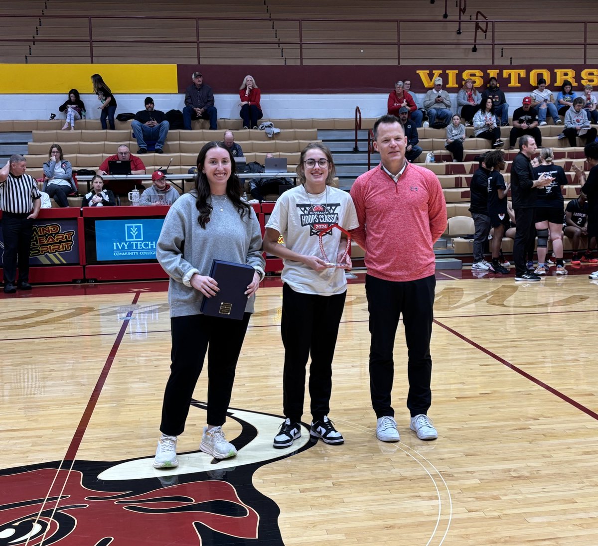 Taylor Oliver is the overall Sportsmanship winner for the IUHHC tournament!!! Great work, Taylor! 👏🏻👏🏻👏🏻 <a href="/tlladyindians/">@TL Lady Indians</a>
