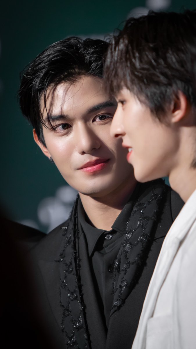 PNumber6_'s tweet photo. เน็ตตั้งใจมองน้องก้องอะไรขนาดนั้นลูก สายตาบงบอกว้าเอ็นดูน้องมาก😆

@netsiraphop #netsiraphop
#GOHAIR25thAnniversaryxDMD
#GOHAIR25thAnniversary https://t.co/Db63sR9zoh