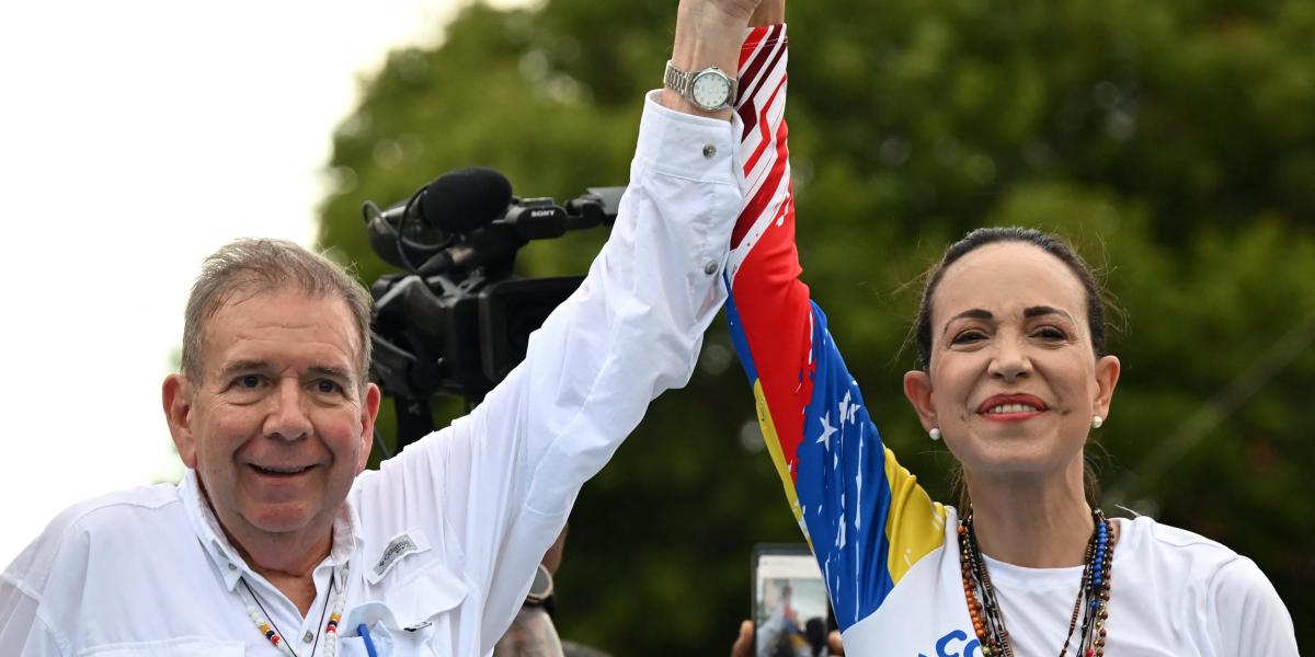 UHN_Plus's tweet photo. 🇻🇪 | AHORA

Edmundo González Urrutia y María Corina Machado afirmaron que asumirán el poder el 10 de enero: “Empezará la reconstrucción de Venezuela”. https://t.co/7CbVESCSSx