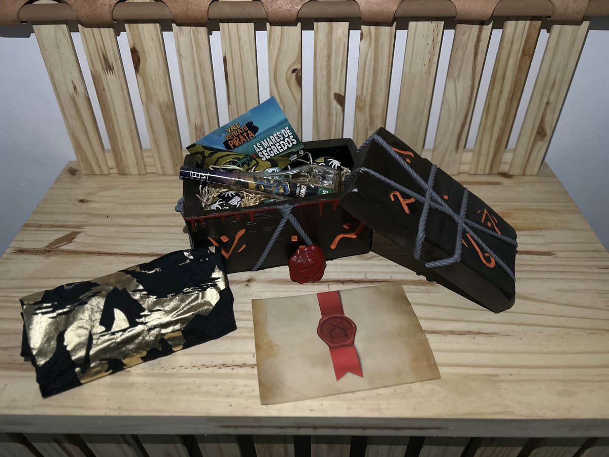 This #SeaOfThievesCommunityWeekend , I'm excited to share the item I made and I think it's the most mysterious item I've ever encountered on the seas: the Chest of Wonderful Secrets! I believe many will discover it this weekend!
#BeMorePirate #SeaOfThieves