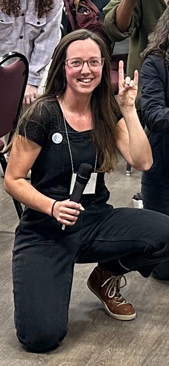 LoboLanguage's tweet image. Huge congratulations to lab member, Sarah Lease, whose article &quot;Contextual frequency effects in children’s phonetic variation: The case of Spanish word-initial /d/&quot; just came out in Language Variation and Change!🎊