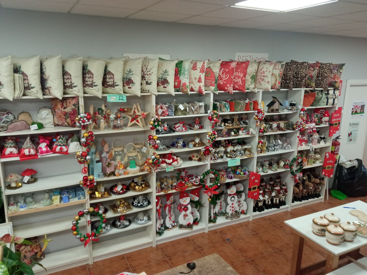 CocoDiseno's tweet photo. Ahí estamos preparando todo para el próximo sábado. Os esperamos a todos como cada año en nuestro mercadillo solidario. Gracias de antemano
Saavedra Meneses 61 
Betanzos https://t.co/2xtqHdjco9