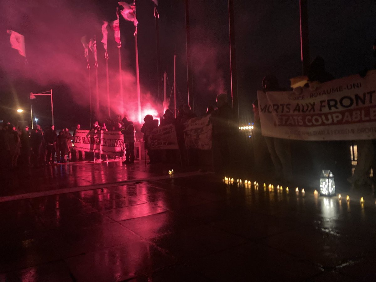 Ce soir nous sommes 200 réuni·es à Dunkerque en mémoire des 31 victimes du naufrage du 24/11/2021.
Une enquête est toujours en cours pour déterminer la responsabilité des autorités dans ce drame. Pour elles et eux, pour leur famille, justice doit être faite.
Ni oubli, ni pardon.