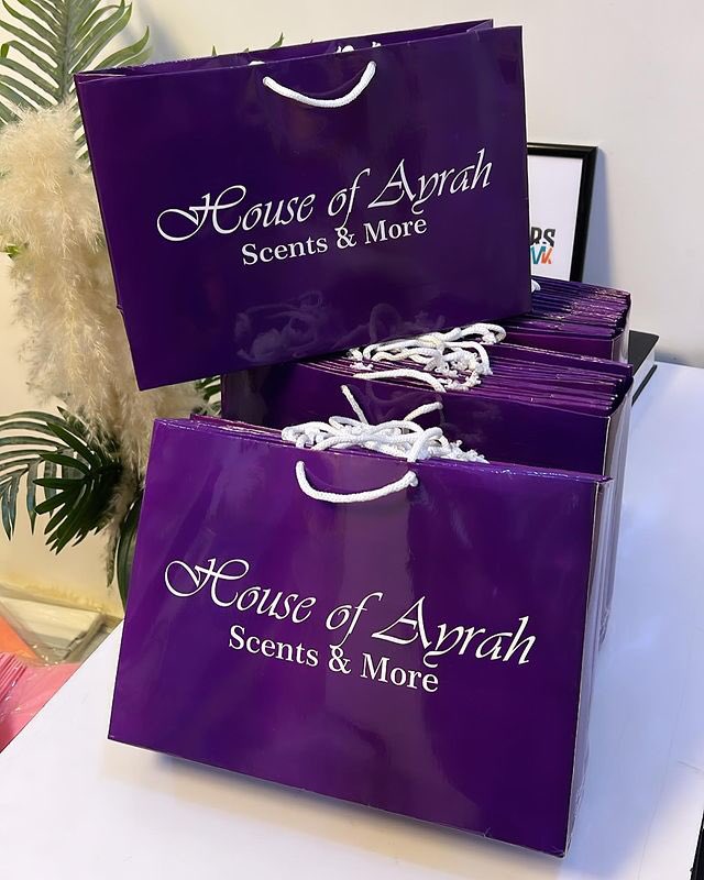 sheymanprintshq's tweet image. View this item on WhatsApp: wa.me/p/669593828716…
Description: Using paper bags to package your item speaks luxury about your brand. Let's customize suitable paper bags for your brand/business. 
Fast delivery.
Request for price quote.
#sheymanprints #paperbag.
