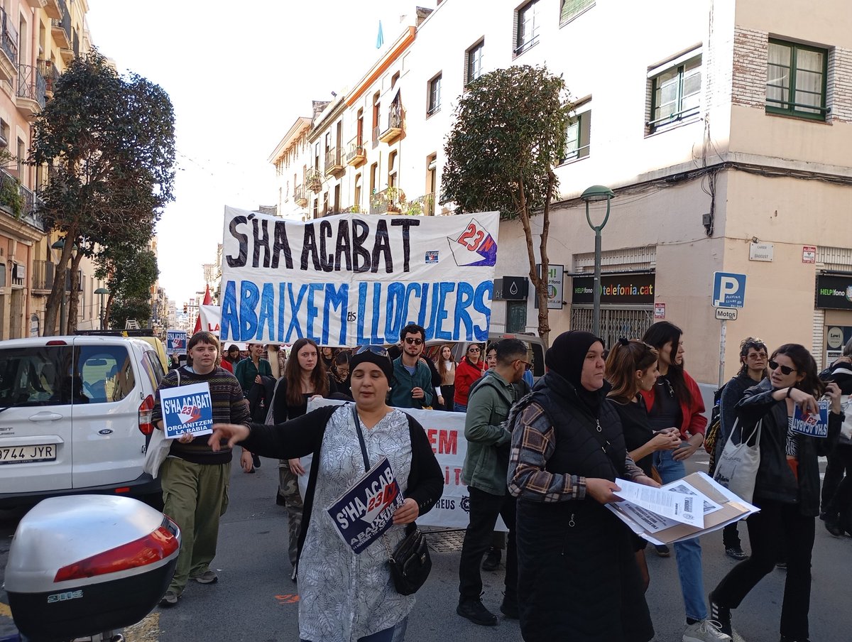 cintabellmunt's tweet photo. Tarragona se suma a la lluita per un habitatge a preus raonables i preus de lloguer assequibles per a tothom.

#pisos #preus #lloguers #vivenda #dignes #protestes #manifestacions https://t.co/qD5KcEvK6s