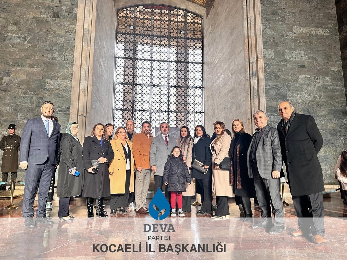 YunusEmreKati's tweet photo. 24 Kasım öğretmenler günü kapsamında 
Gazi M.Kemal ATATÜRK’ü Kocaeli İl Başkanlığı Teşkilatı olarak ziyaret ettik.

Başta Başöğretmen Mustafa Kemal ATATÜRK ve üzerimizde büyük emekleri olan tüm öğretmenlerimizin günü kutlu olsun 
@devapartisi 
@KocaeliyeDEVA 
#24kasim 
#atatürk https://t.co/3C9Zp32lzd