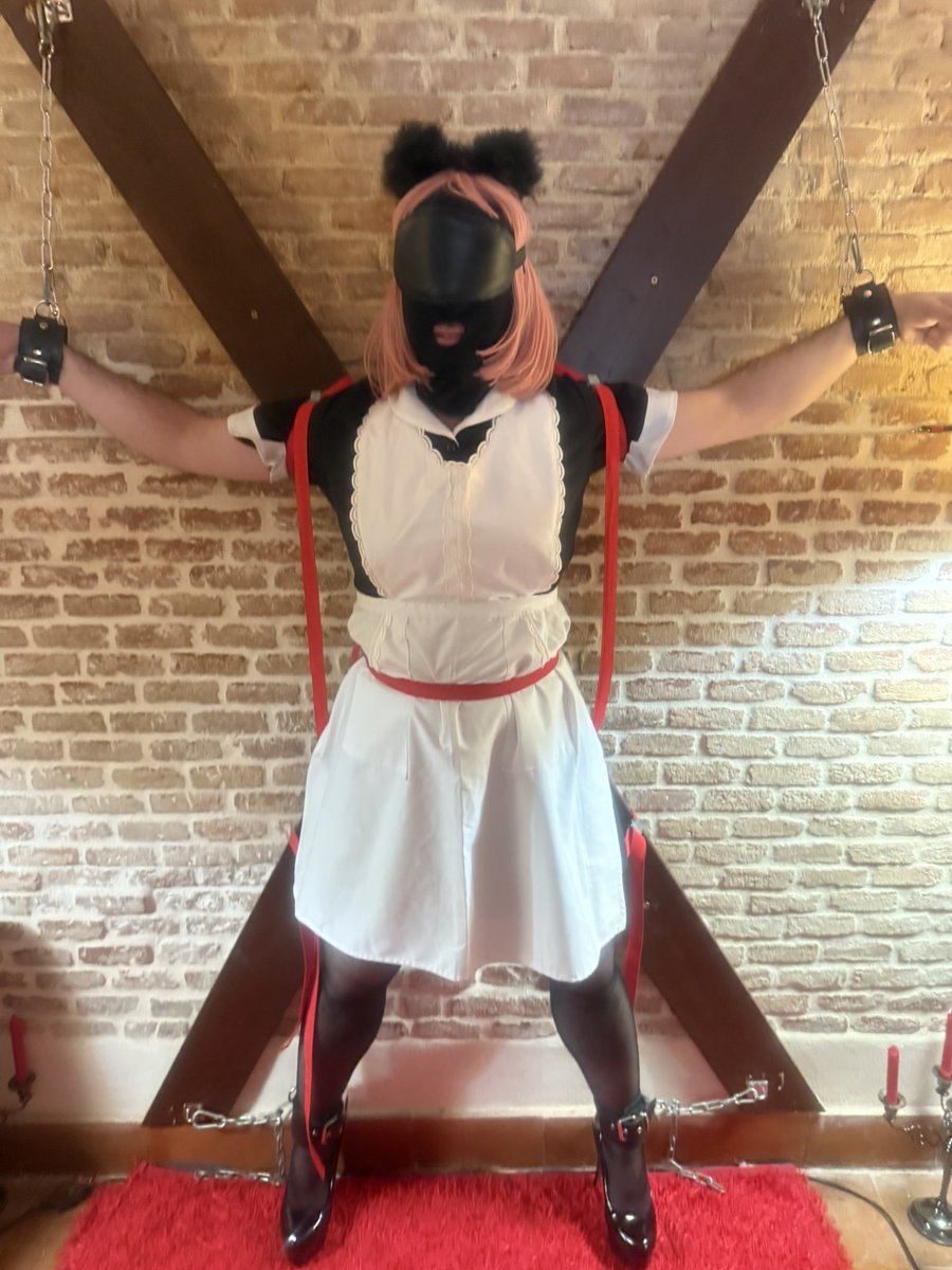 MISTRESSSUSANA2's tweet photo. Hoy e tenido una grata visita, de una #Doncella e tenido que imponerla algunas #normas y se a llevado más de un #castigo a sido fructífero por que al final a aprendido muy bien, cual es su sitio #sissy #Maid #Mistress #servidumbre #esclavo https://t.co/cjhDDTyac8