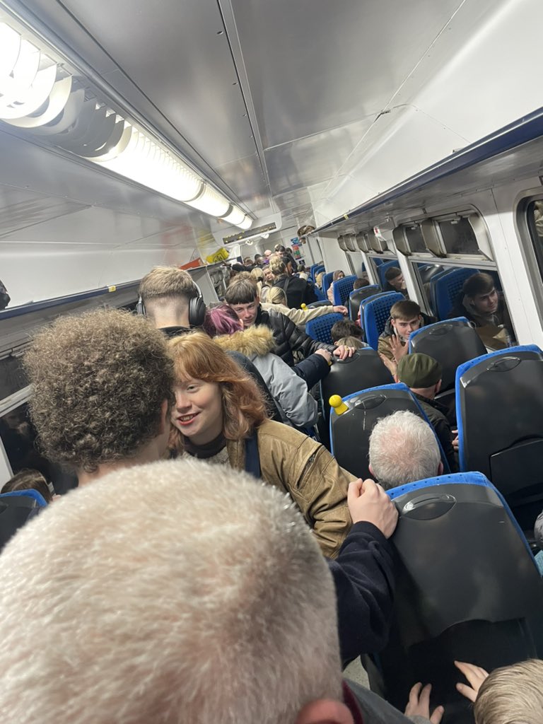darrensmithhrfc's tweet photo. @northernassist quote “At Northern we are passionate about making sure that your journey with us is a great experience”
Well you have failed. You are the worst. This is dangerous. https://t.co/MZ2YVZhbHn