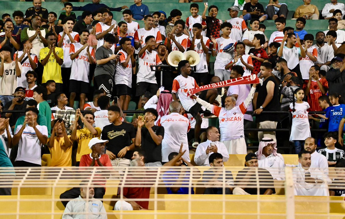 سمو نائب أمير منطقة جازان
#محمد_بن_عبدالعزيز
يحضر مباراة كرة القدم بين فريقي التهامي وقلوة ضمن مباريات الجولة الخامسة للدوري السعودي لأندية الدرجة الثالثة، وذلك على استاد مدينة الملك فيصل الرياضية بمدينة جيزان.