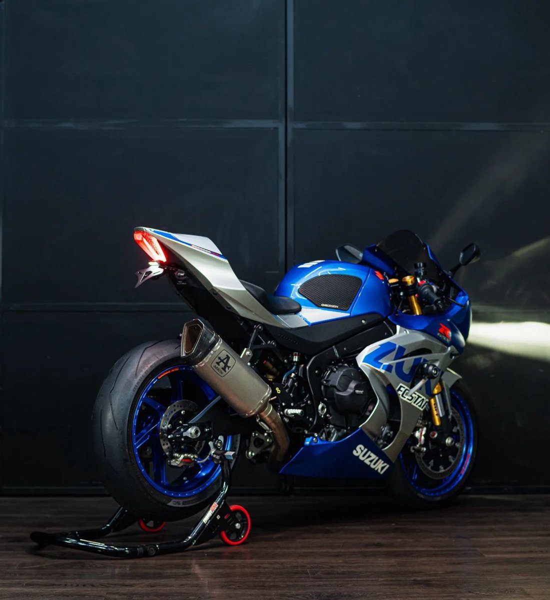 ParadisOuEnfer's tweet photo. Suzuki GSXR 1000R 100th Anniversary 💙🩵 https://t.co/lUBfAPRK2l