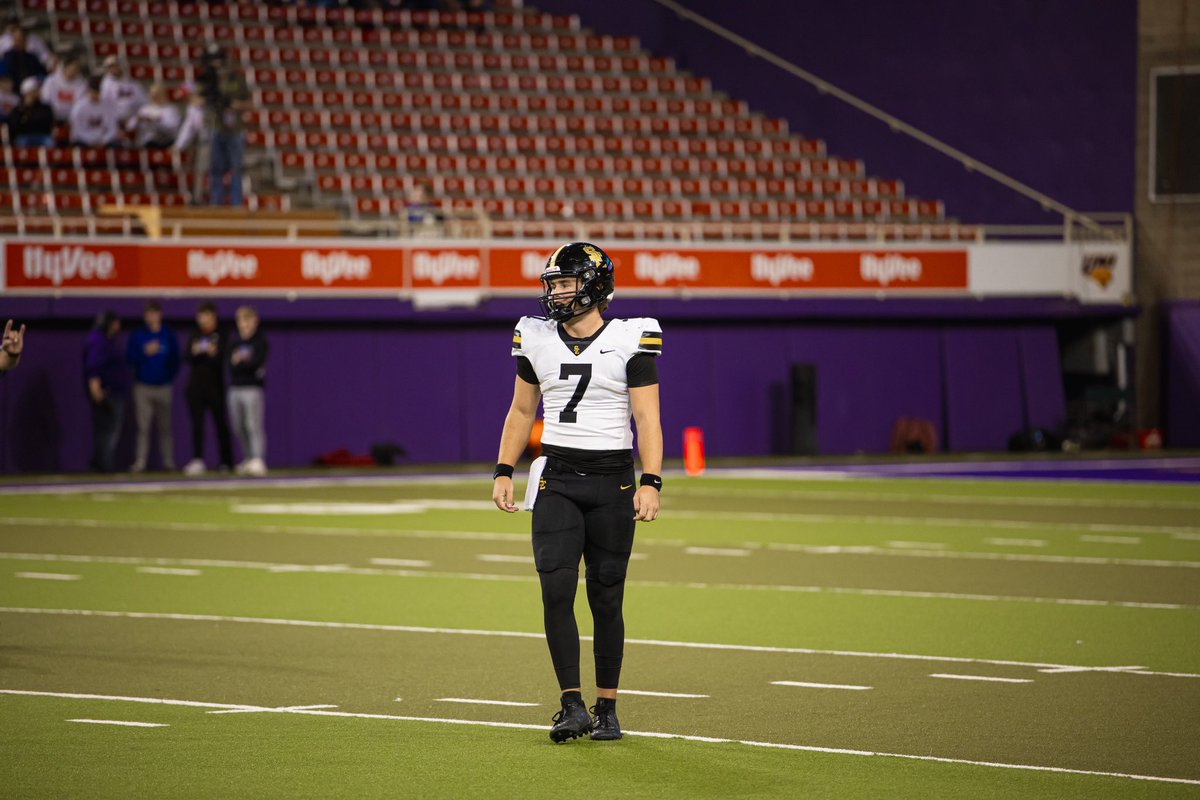 Holden Hansen’s final playoff (4 games) stats:

🐏 14 TDs
🐏 1,202 Total Yards
🐏 3 INT
🐏 80.3% Completion Percentage

🏆 One Championship