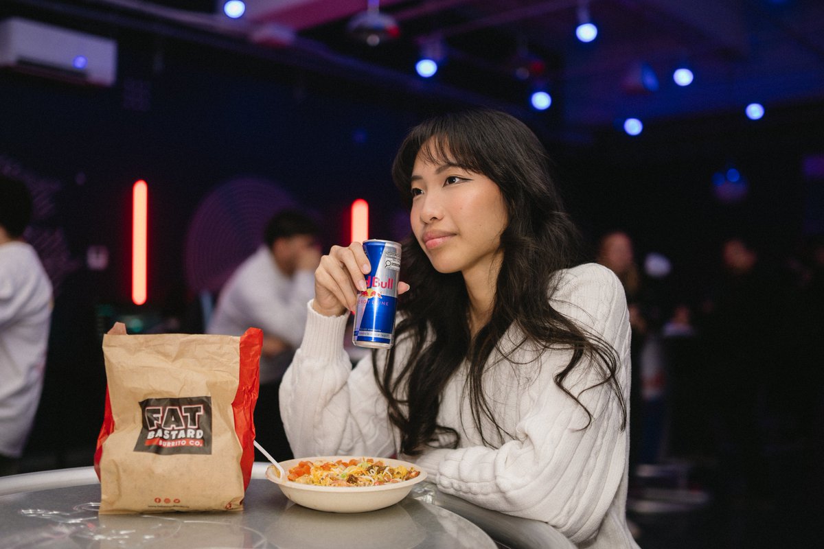 🚨 Giveaway Alert 🚨

We've got some Red Bull cases for you to bring home!

For your chance to win:
1️⃣ Post a photo at the TVAL Watch Party 
2️⃣ Tag <a href="/TorontoVALORANT/">TorontoVALORANT</a> 

<a href="/RedBullCanada/">Red Bull Canada</a> | #RedBullHomeGround