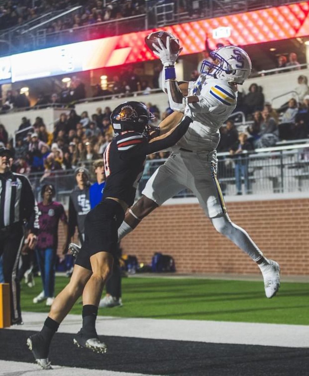 REcatfish11's tweet photo. @ESPNNFL 
Sulphur Springs, Tx Sr @LewisSkyy with a Moss Job
Hugh TD grab in the Area round win over Springtown
#YouGotMossed https://t.co/VDPj23Mdf1