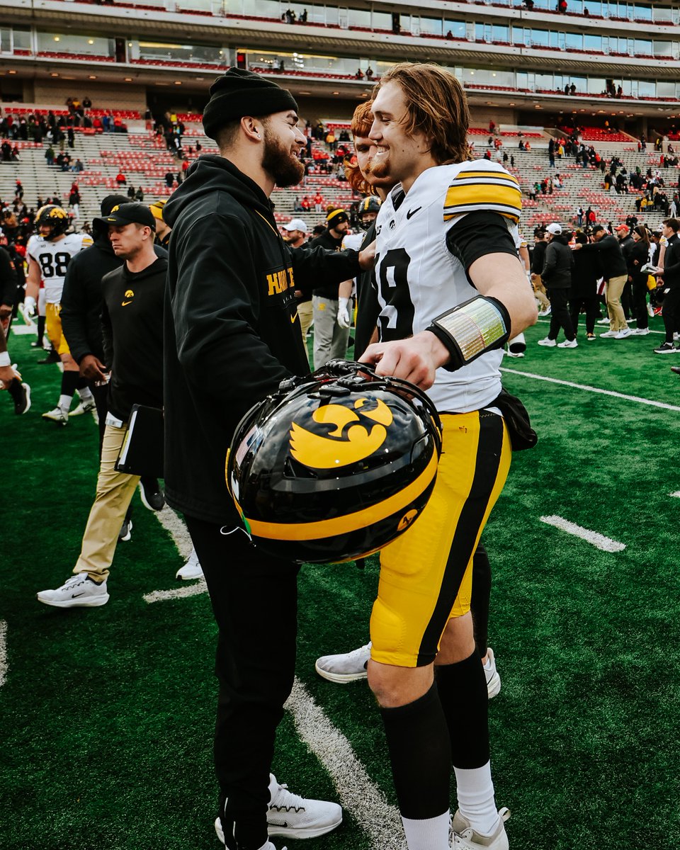 QB Love.

<a href="/bsully02/">Brendan Sullivan</a> x <a href="/JacksonStratton/">Jackson Stratton</a> 

#Hawkeyes