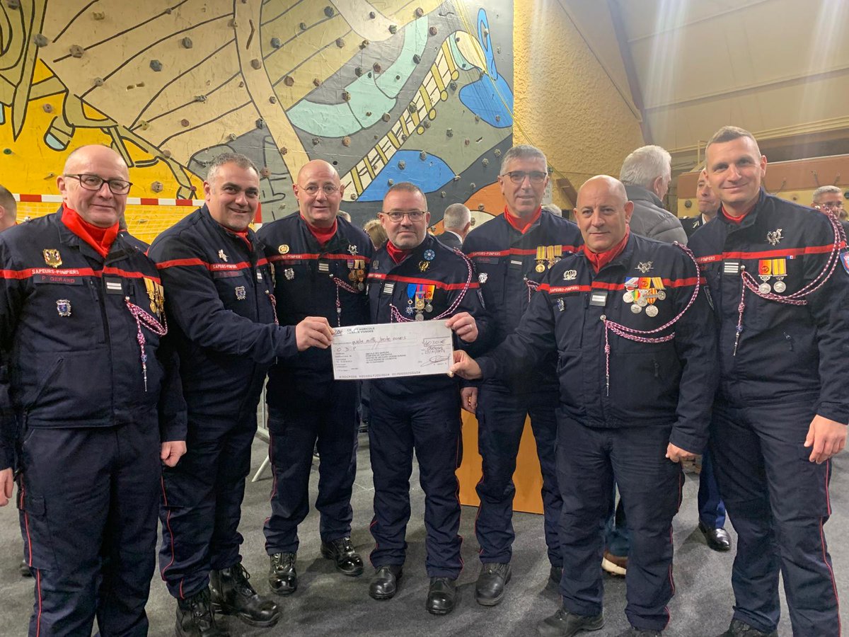 udsp88etadjsp88's tweet photo. Lors de la Ste Barbe de Chatenois ce jour, l'amicale du centre a effectué une remise de cheque au bénéfice de l'ODP de 4030€.  Une somme récoltée dans le cadre de la marche gourmande. merci à tous les acteurs de cette belle action en faveur de l’ODP !!!
@SDIS88 
@OdpPompiers https://t.co/jZ5PJrx72E