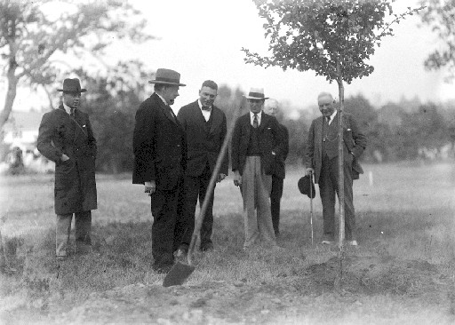 Sir Winston Churchill turns 150 at the end of the month. In honour of this event, Churchill and a few friends will appear on Sunday December 1 at 2:00 p.m in Beacon Hill Park at the tree Churchill planted. The tree is at the north end of the park below Quadra in the Mayor's Grove